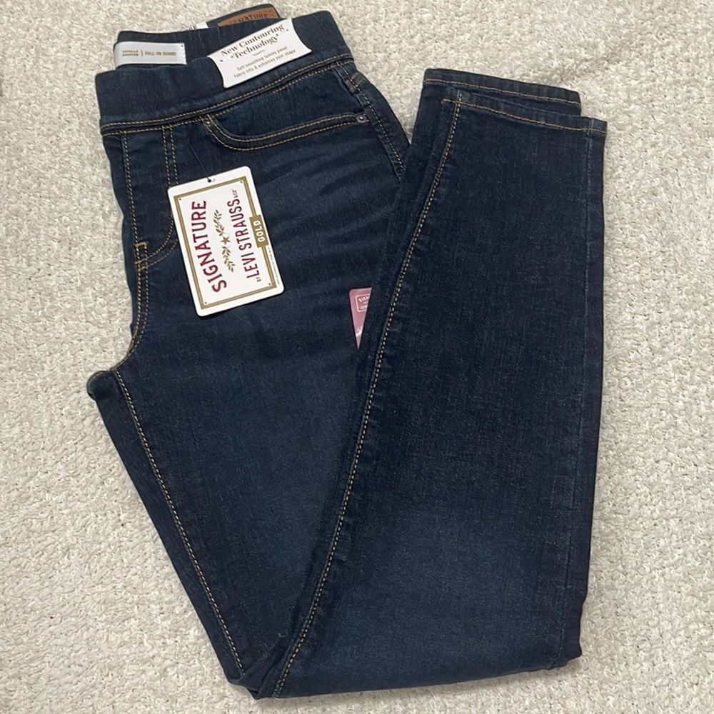NWT- Levi’s - 4. Pull On Skinny
